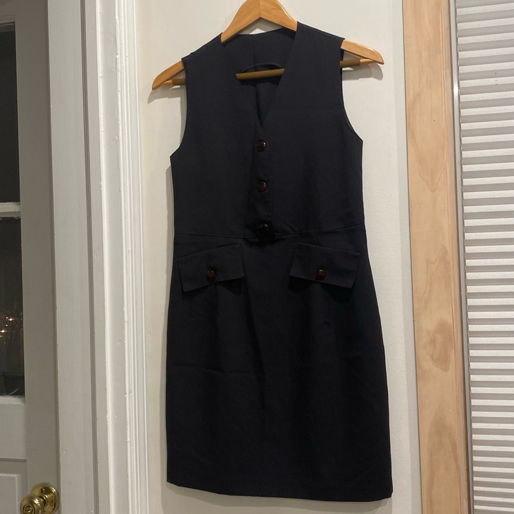 Sleeveless black dresss